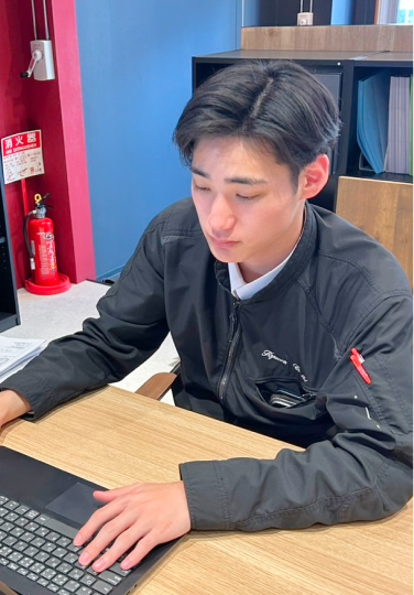 先輩社員の声